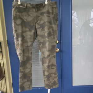 womens chino by anthropologie size 33 relaxed Camouflage ankle cropped  Pant